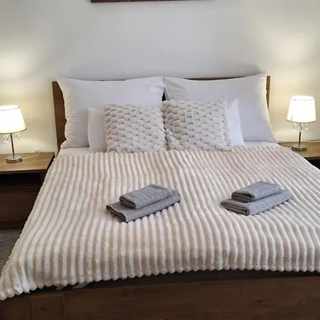 Paradise Apartmanhaz אגר