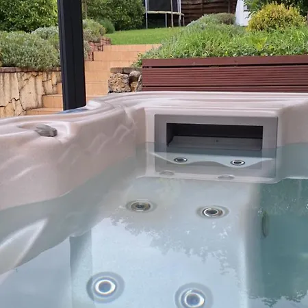 Paradise Apartmanhaz * אגר